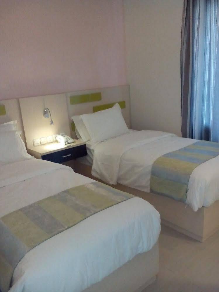 The Arizon At Malioboro Hotel Yogyakarta Extérieur photo