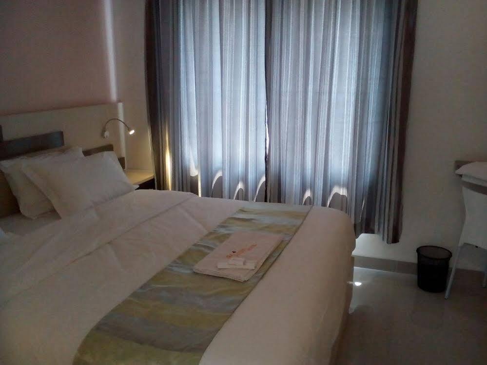 The Arizon At Malioboro Hotel Yogyakarta Extérieur photo